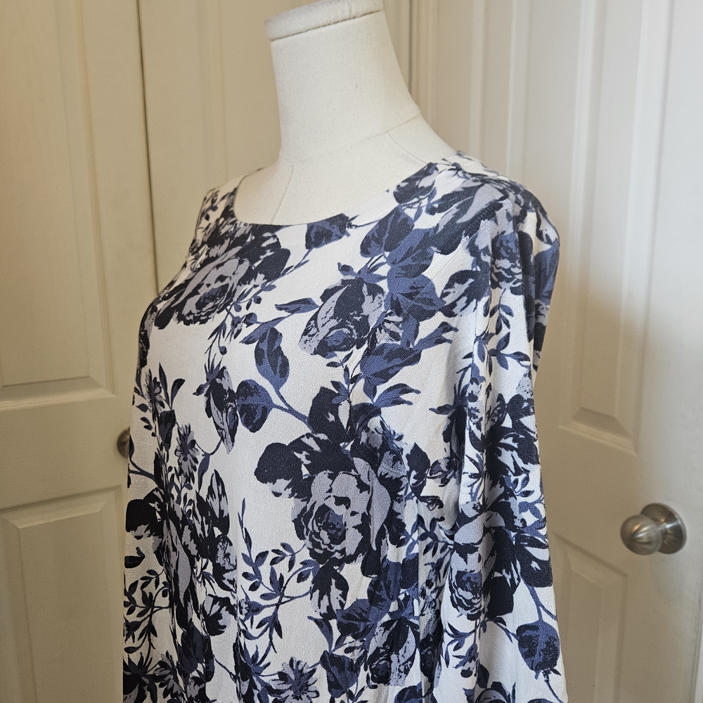 NWT Nally & Millie Floral Knit Top – Size Small NWT - Picture 5 of 12